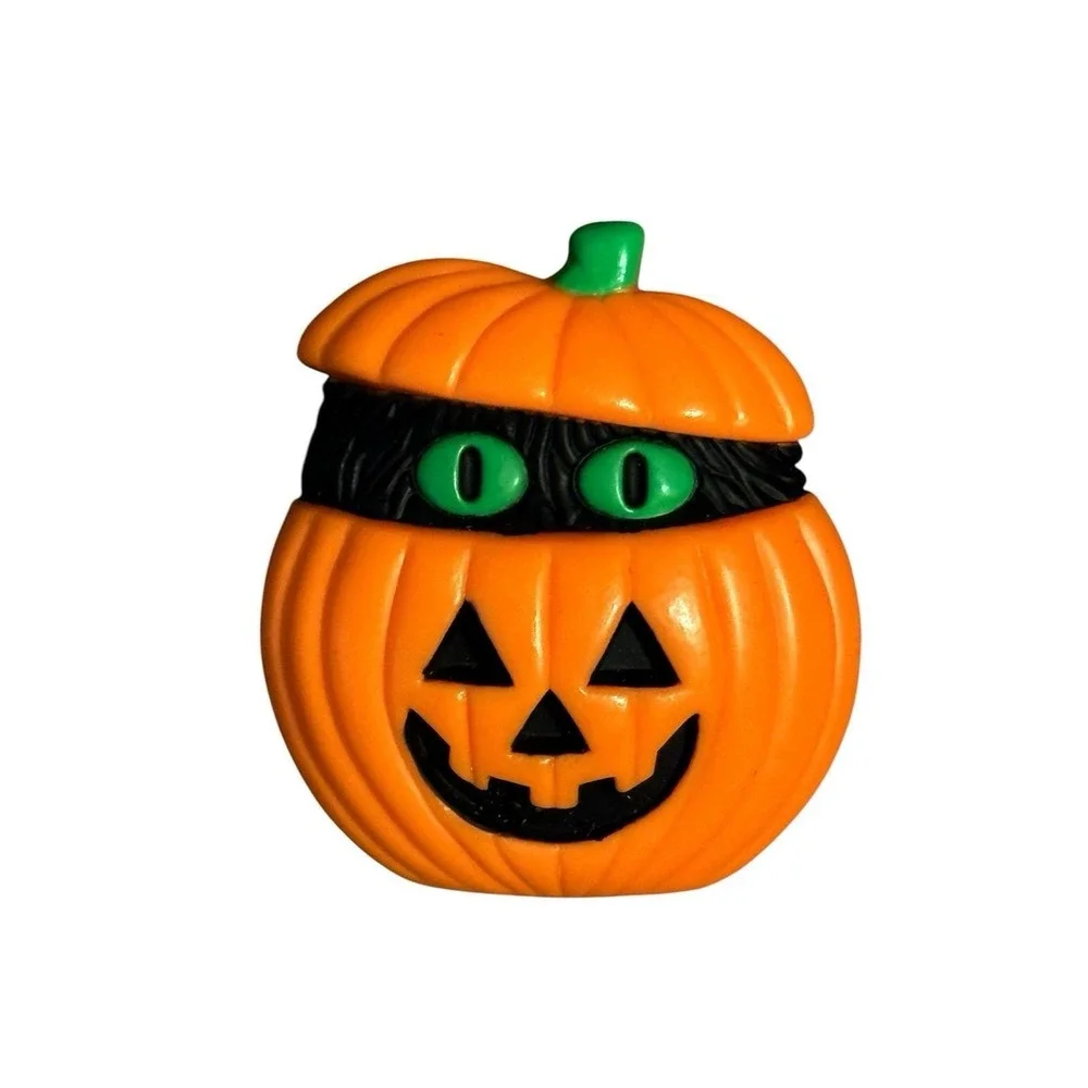 Vintage 1990s Plastic Halloween Pin Brooch Cat in Jack O' Lantern Pumpkin 2